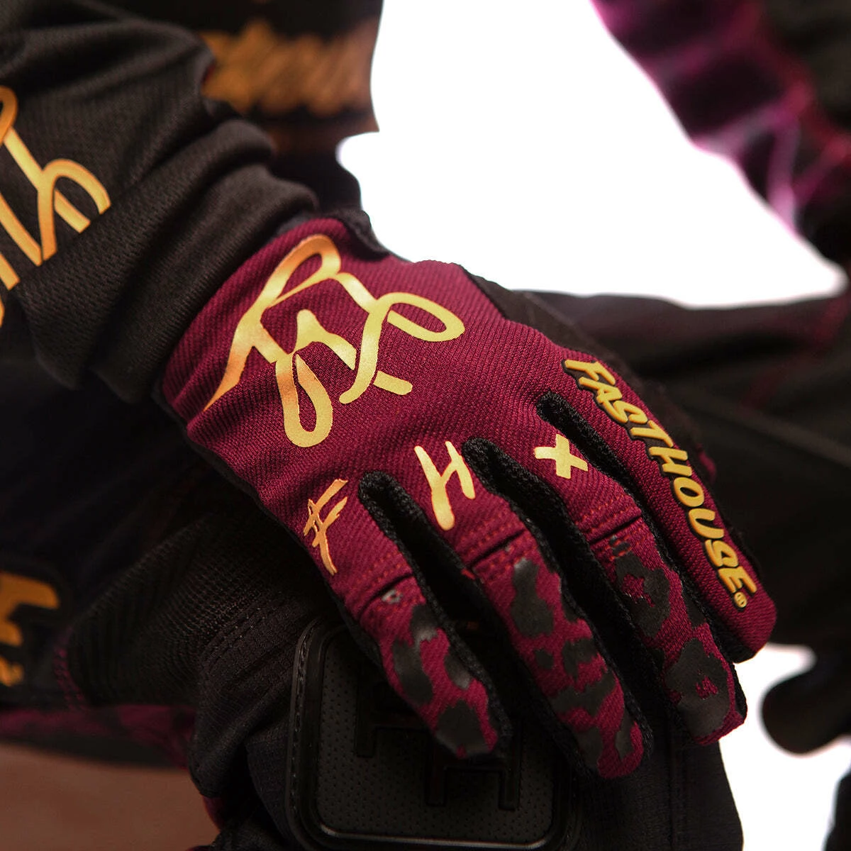 Buy 𧨠Fasthouse Speed Style Golden Youth Gloves - Maroon - S π - Image 3